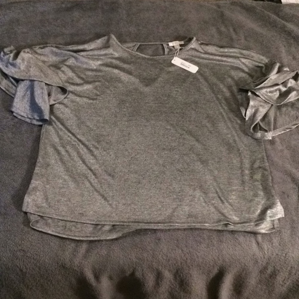 C Silver Top Flutter Sleeve Size Large NWT